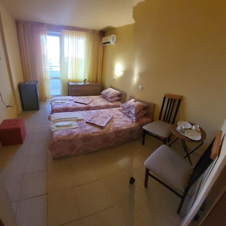 Apartamenti Ivaia Apartment Varna Bagian luar foto