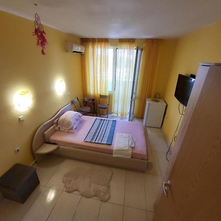 Apartamenti Ivaia Apartment Varna Bagian luar foto