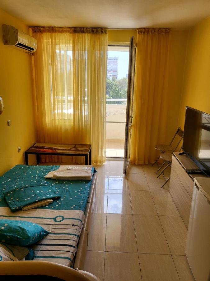 Apartamenti Ivaia Apartment Varna Bagian luar foto